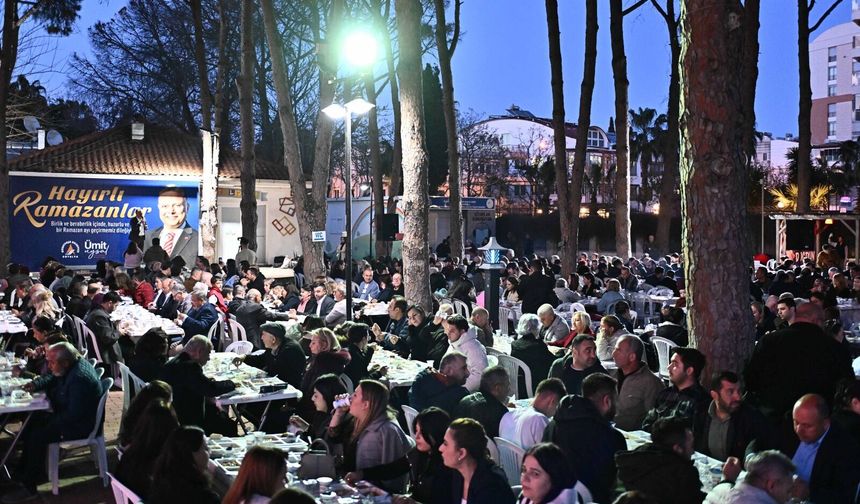 Engelsiz Kafe’de 2 bin kişilik iftar sofrası