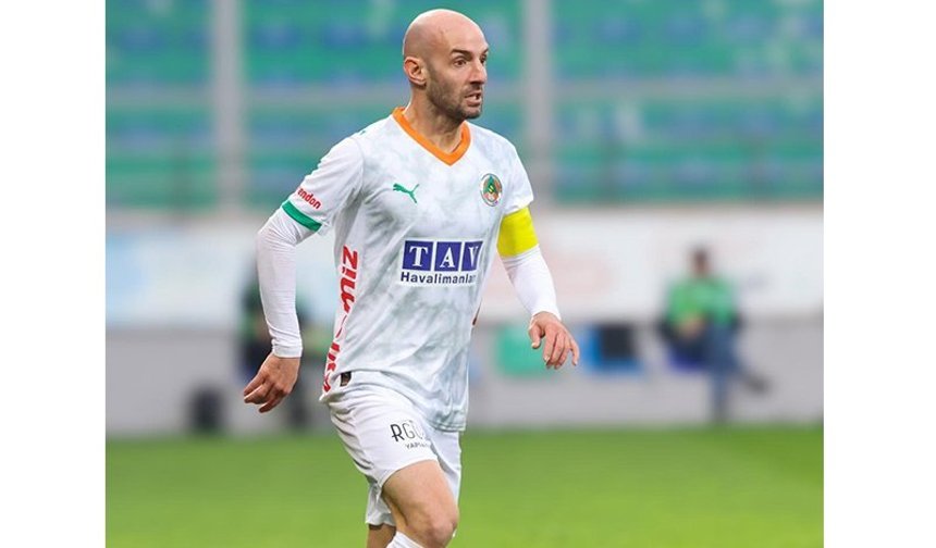 Efecan Karaca ameliyat oldu