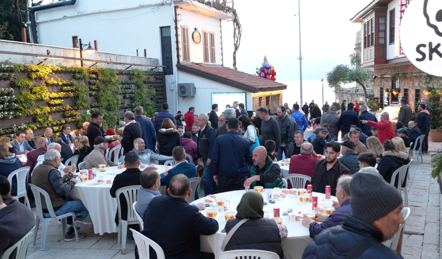 Kaleiçi’nde eller savaşın bitmesi için açıldı