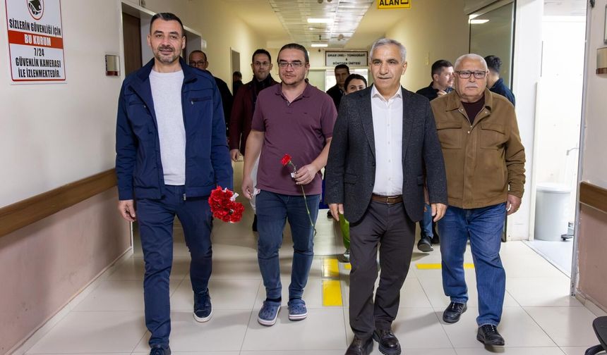 Başkan Vekili Çiçek'ten sağlık çalışanlarına ziyaret