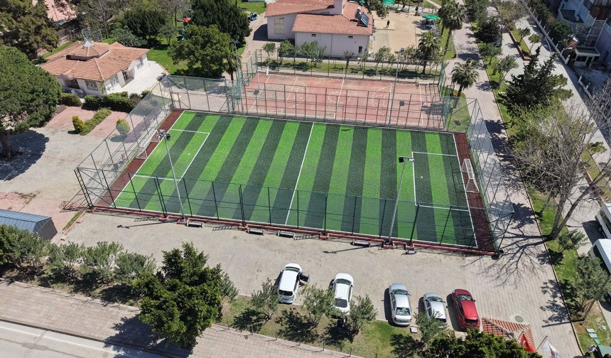 Göynük halı sahası yenilendi