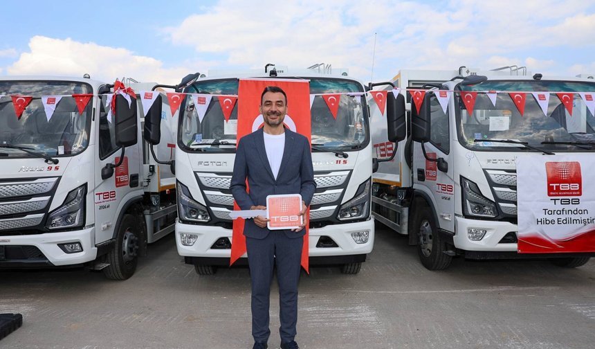 Manavgat Belediyesi’ne çöp kamyonu hibesi