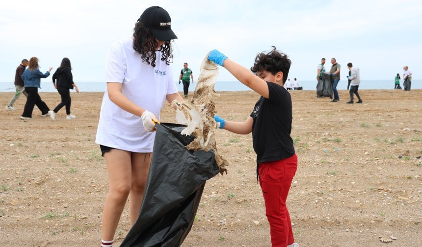 Kumköy Sahili'nde temizlik