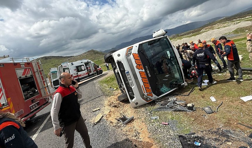 Yolcu otobüsü devrildi: 1 ölü, 13 yaralı