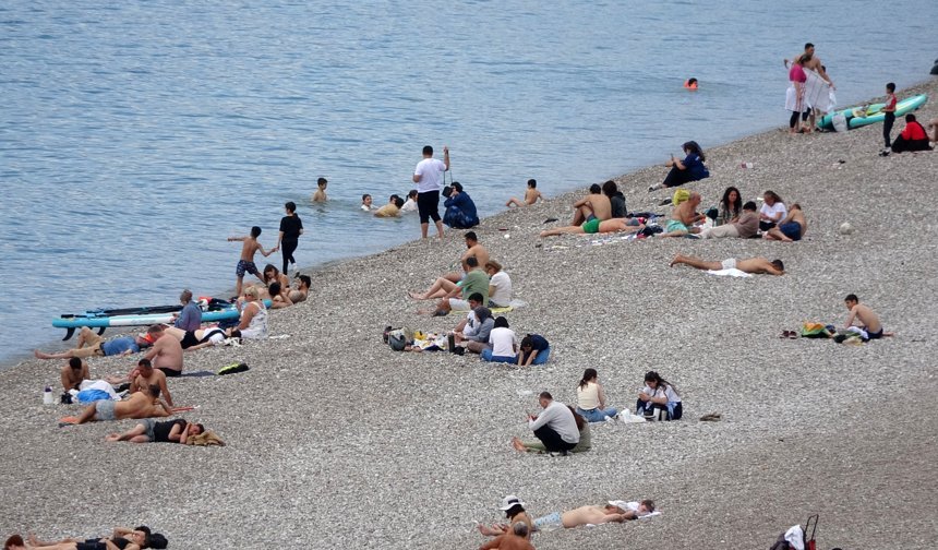 Konyaaltı Sahili doldu