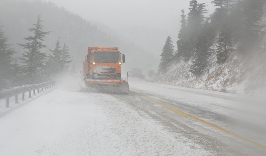 Antalya-Konya yolunda kar mesaisi