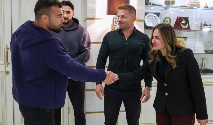 Özdemir başpehlivanları ağırladı