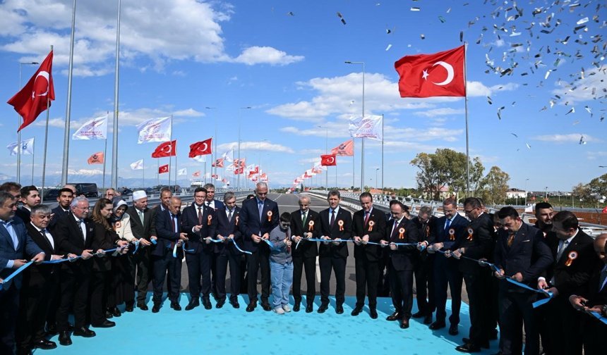 Antalya'da bakanlı kavşak açılışı