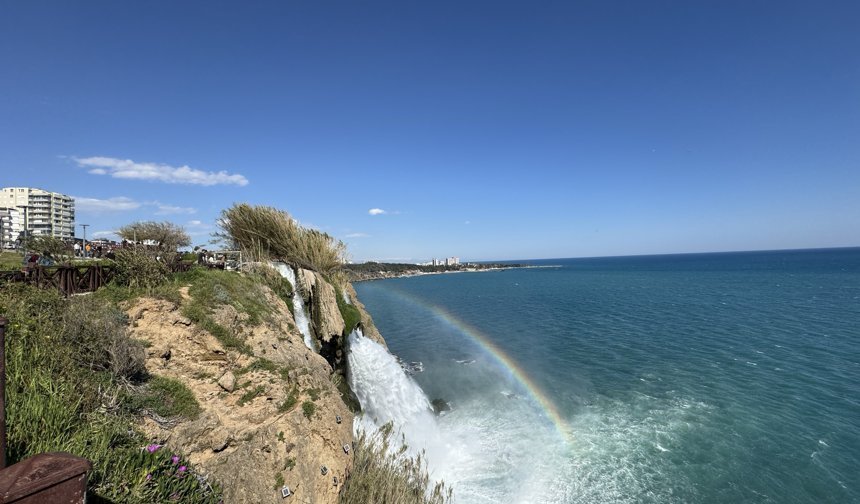 Düden Şelale'sinde gökkuşağı manzarası mest etti