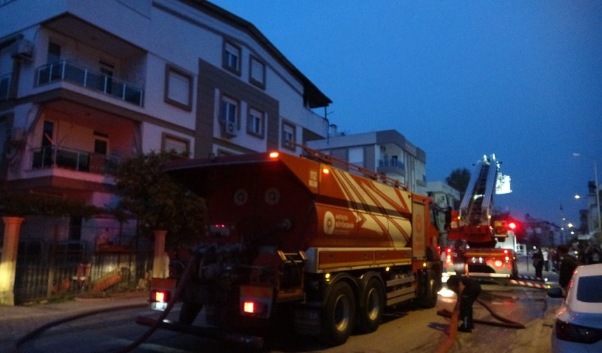 Kepez'de apartmanda yangın paniği!