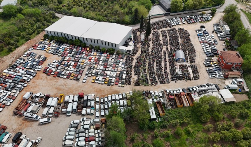 Araçlar sahiplerini bekliyor