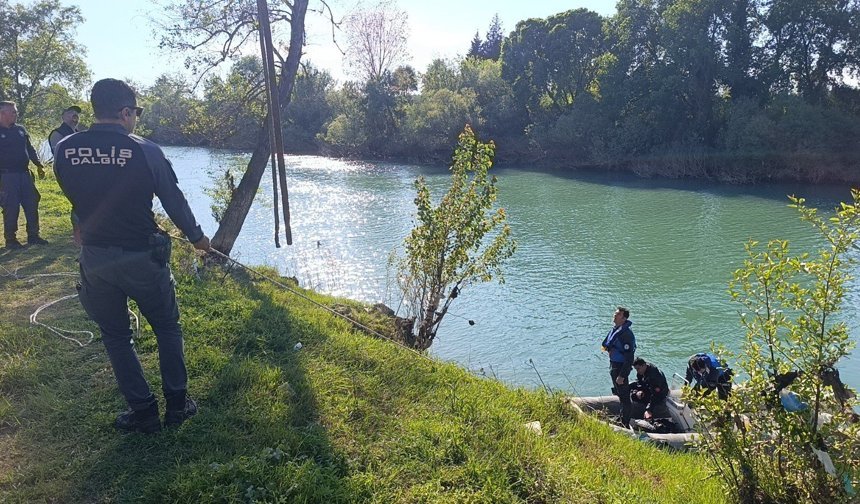 Manavgat'ta kayıp zabıtayı arama çalışmaları sürüyor