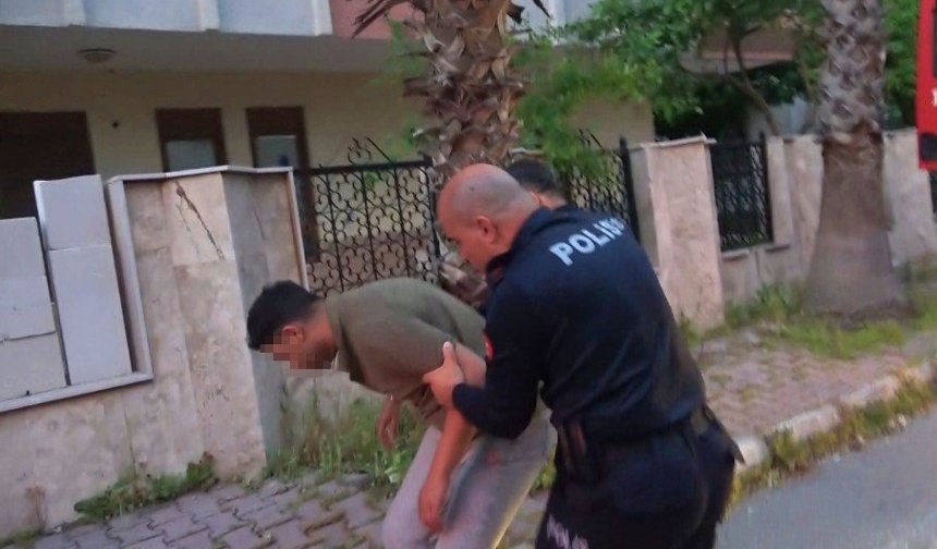 Antalya'da bunalıma giren genç evini yakıyordu