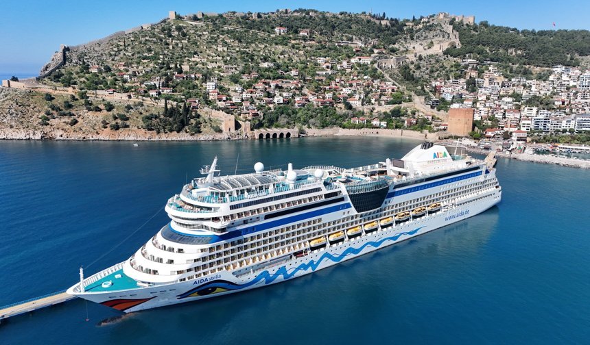 Alanya'ya 2 bin turist geldi