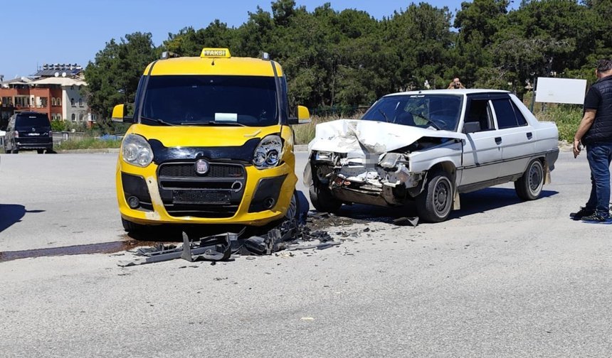 Manavgat'ta kaza: 2 yaralı