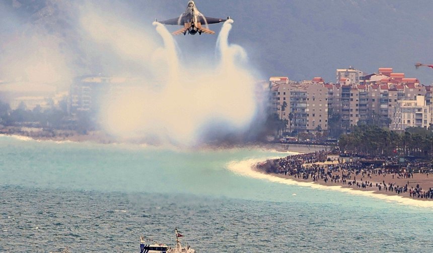 SOLOTÜRK'ten muhteşem gösteri