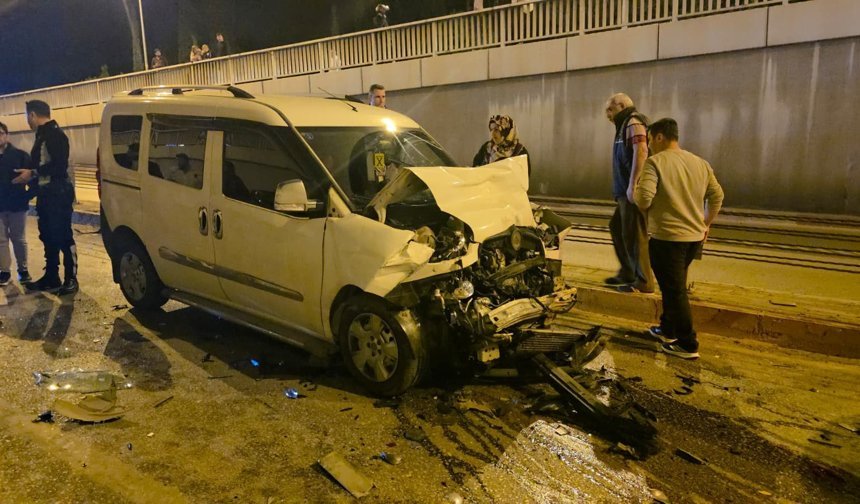 Muratpaşa'da 11 araçlı zincirleme kaza