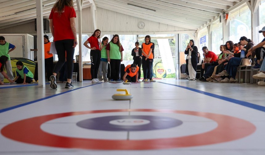 Büyükşehir'den kız çocuklarına spor desteği