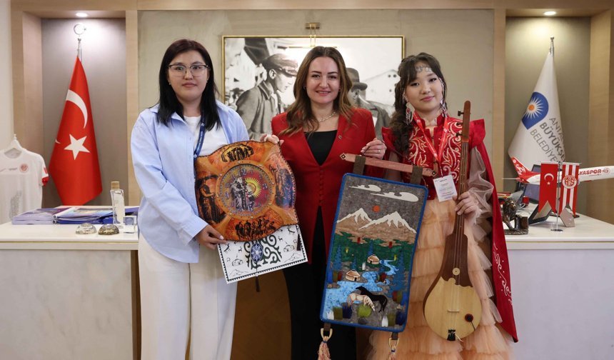 Başkan Vekili Özdemir, dünya çocuklarını ağırladı