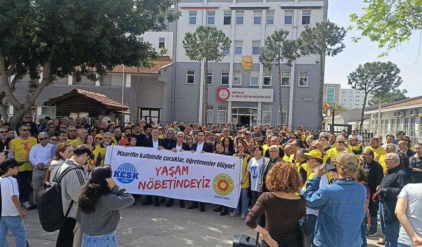 Okullarda kamusal politika çağrısı