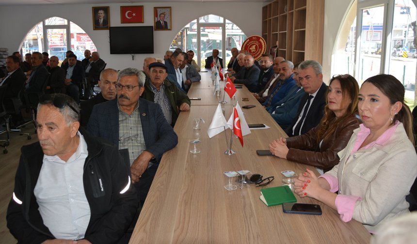 Korkuteli'de amirler ve muhtarlarla toplantı