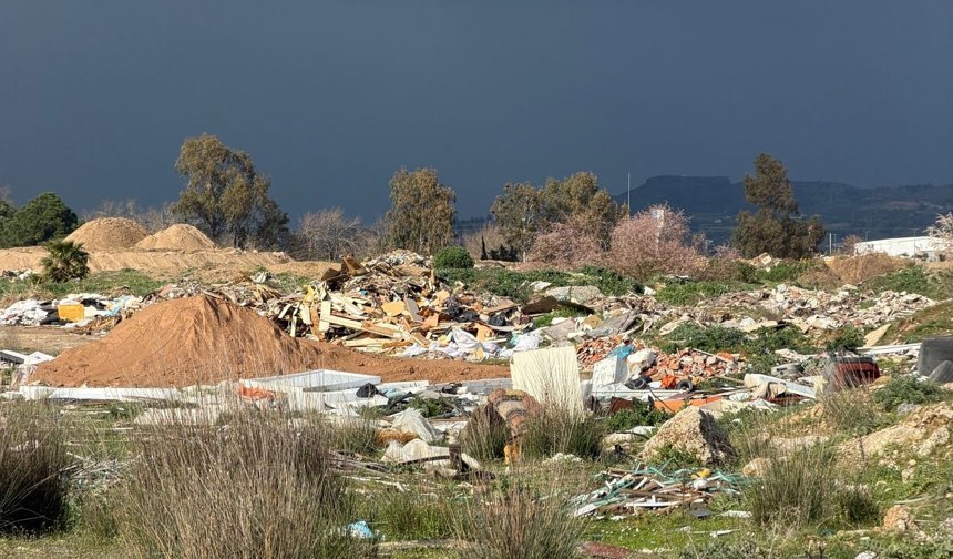 Kuş cenneti çöplüğe döndü