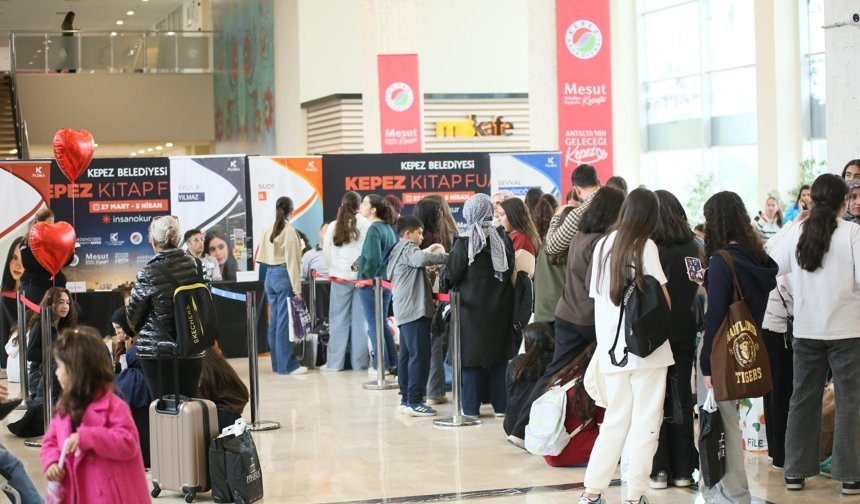 Kepez Kitap Fuarı, kitapseverlerle dolup taştı