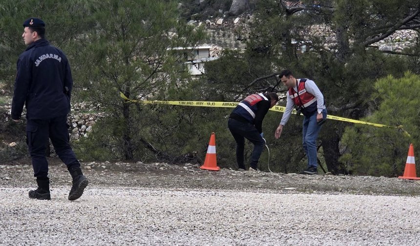 Dereye uçan araçtaki sürücü hayatını kaybetti