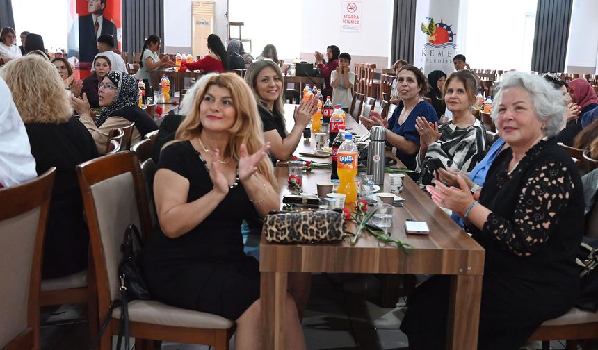 Kemer'de Anneler Günü etkinliği