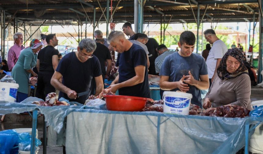 Antalya’da kurban kesim noktalarında yoğunluk