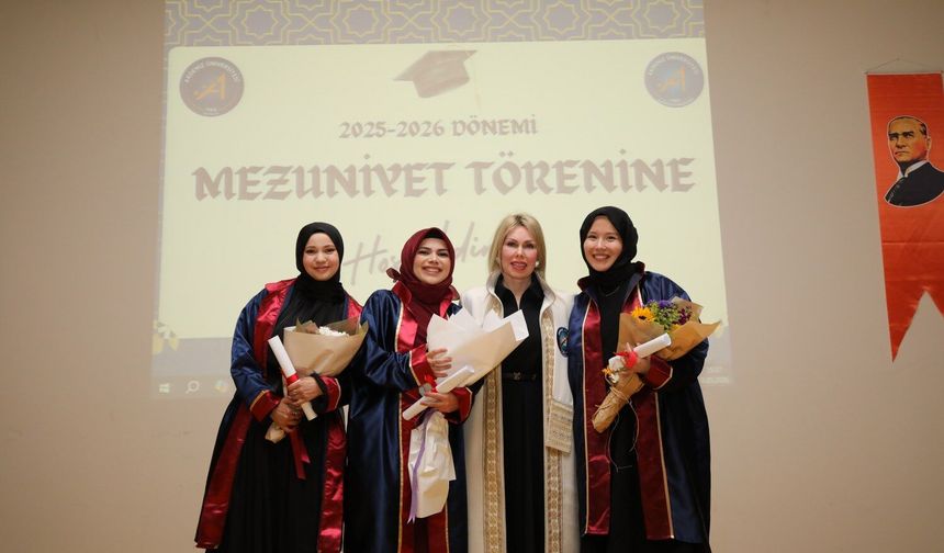 AÜ'de mezuniyet coşkusu