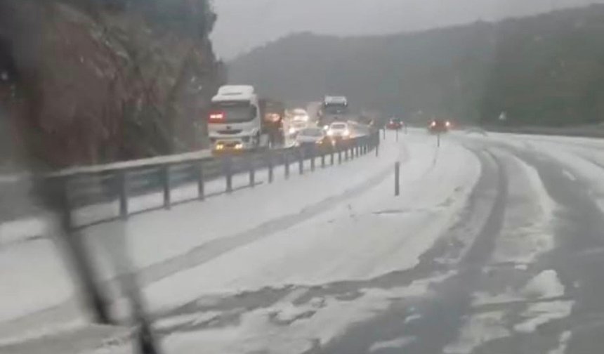 Antalya'da kar ve dolu sürprizi