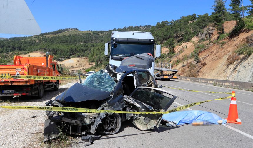 Antalya-Isparta yolunda feci kaza