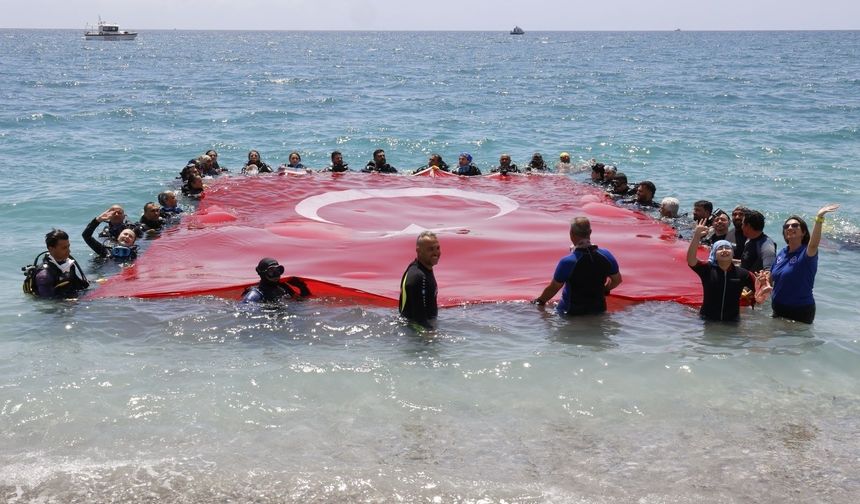 40 gönüllü dalgıç deniz dibi için seferber oldu