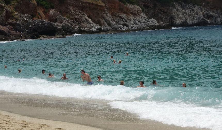 Alanya sahillerinde bayram yoğunluğu