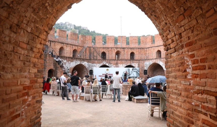 Alanya'da renkli kapanış