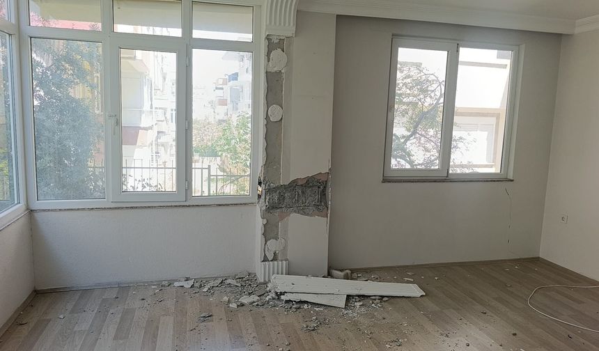 Çatlaklardan ışık görülen apartmanda korku dolu yaşam