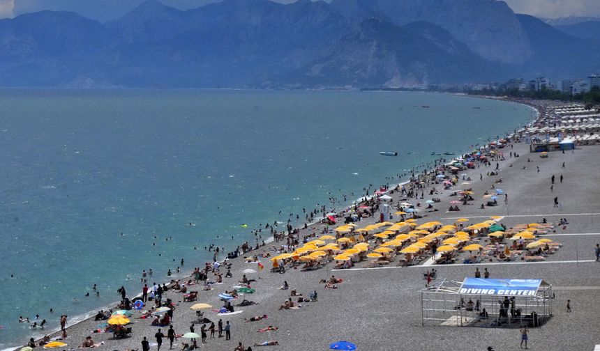 Antalya’da bayram yoğunluğu sürüyor
