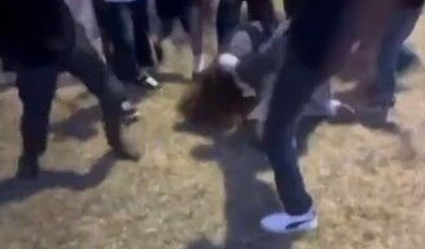 10 kişilik grup tekmelerle saldırdı