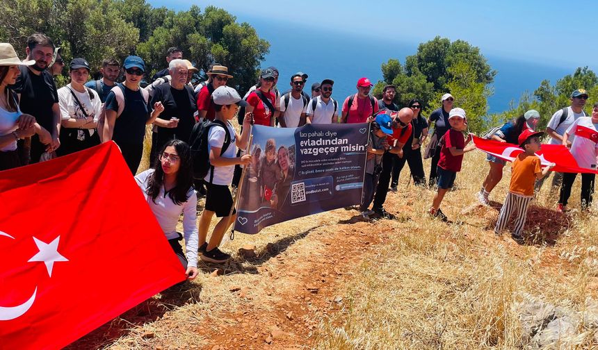 Kumluca'da anlamlı yürüyüş