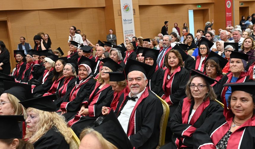 Kepez'de tazelenen hayatların mezuniyet gururu