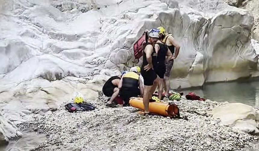 Ayağı kırılan turist için seferber oldular