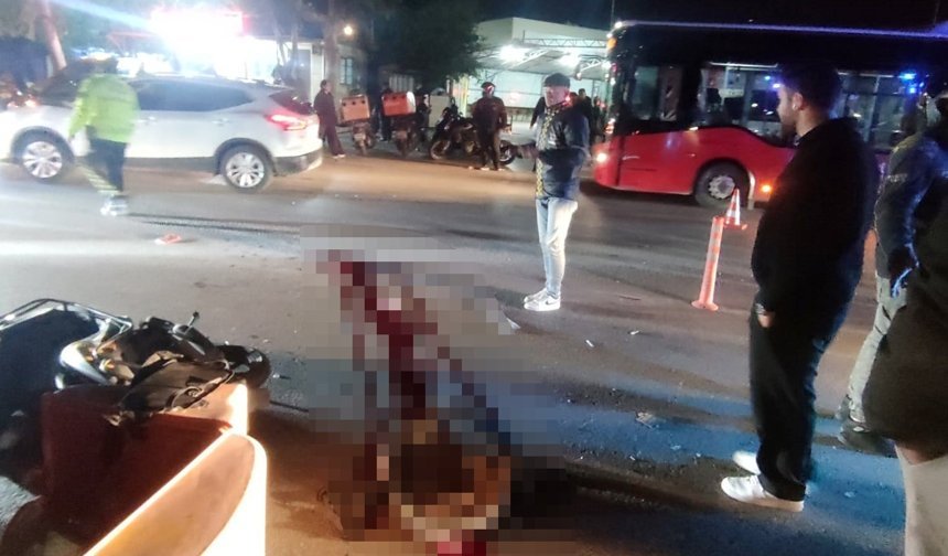 Antalya'da motokurye kazada hayatını kaybetti
