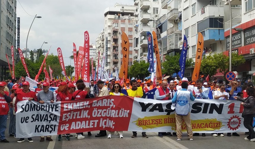 Antalya’da işçilerden 1 Mayıs korteji