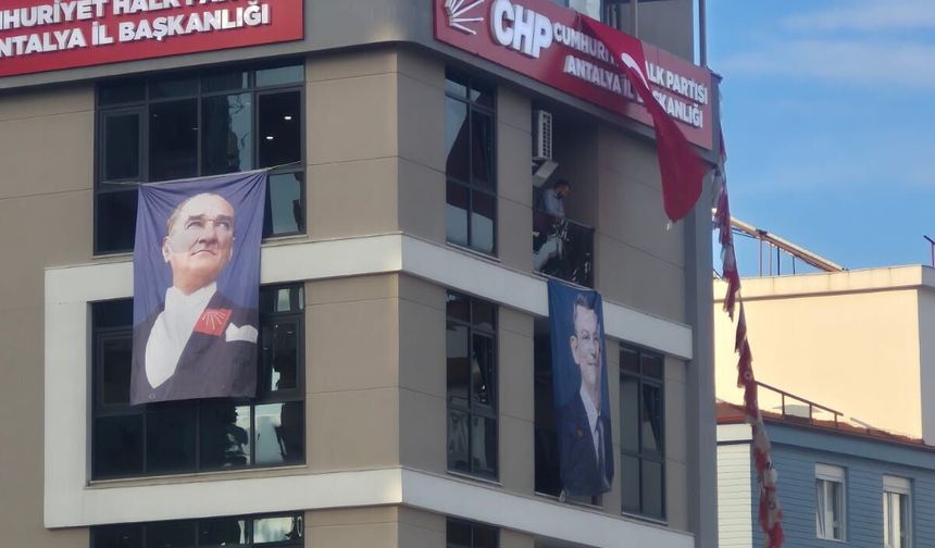 CHP Antalya İl Başkanlığı önünde nöbet sürüyor