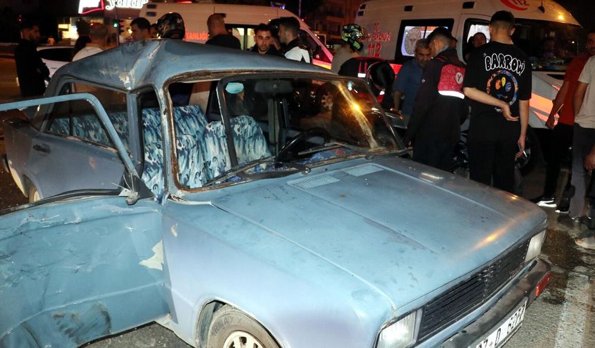 Konyaaltı'da kavşakta kaza