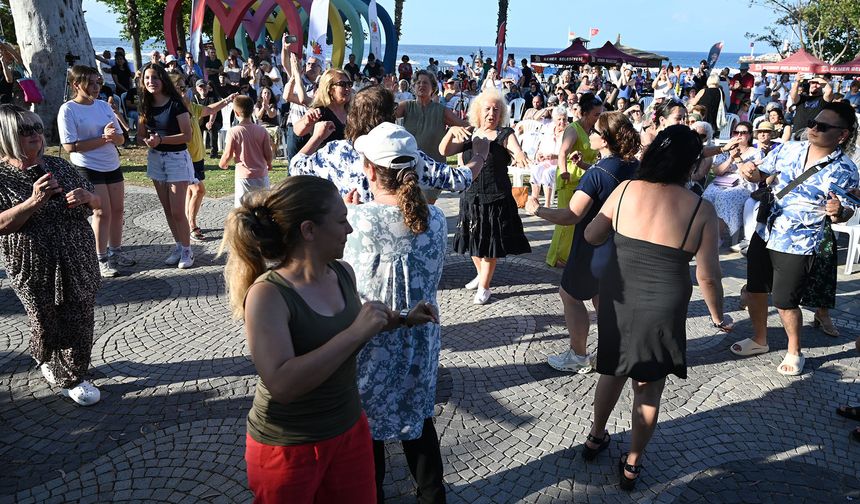 Kemer yaza konserlerle girdi