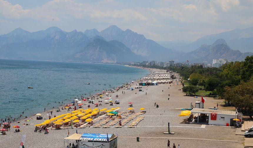 Antalya'da hissedilen sıcaklık 47 derece