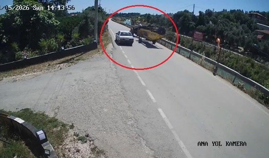 Serik'te kaza anı güvenlik kamerasında