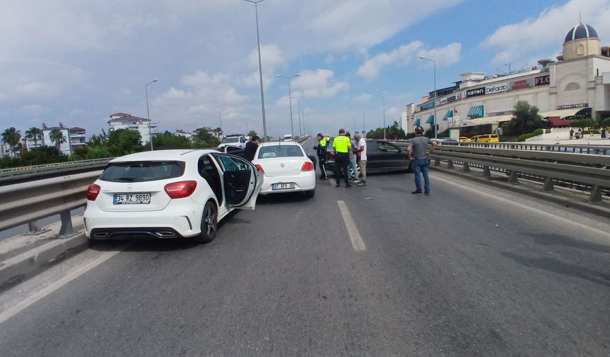 Manavgat'ta zincirleme kaza trafiği aksattı